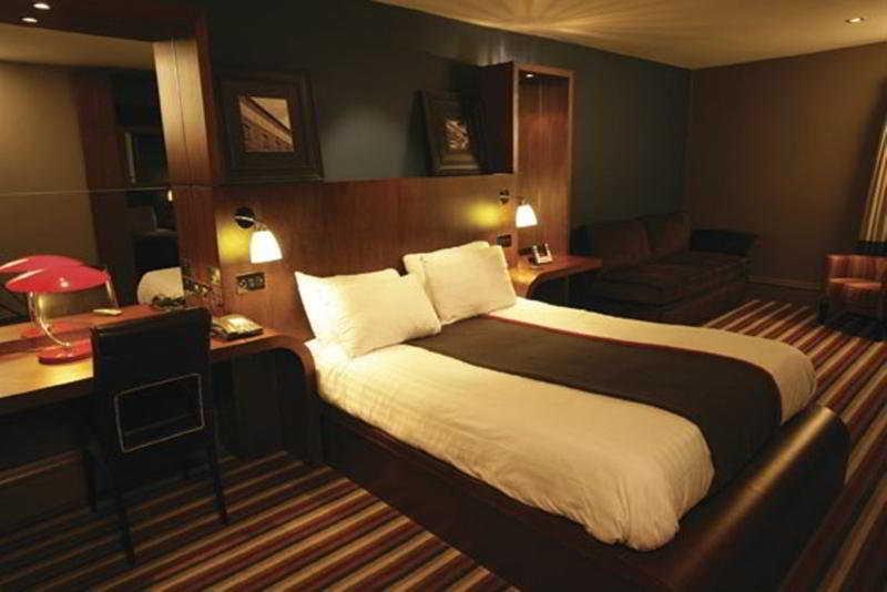 Village Hotel Newcastle Bilik gambar